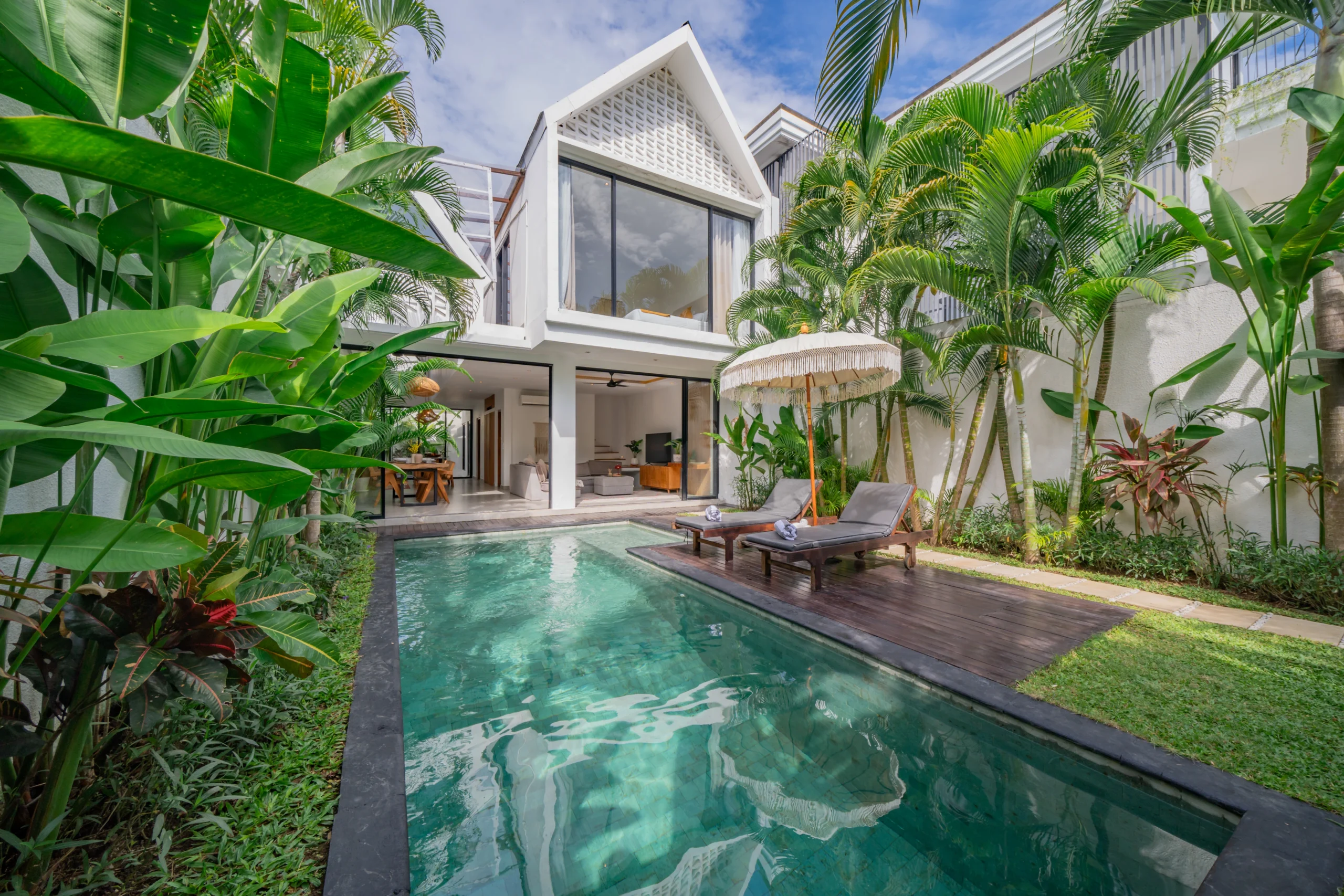 Paradise palm pool
